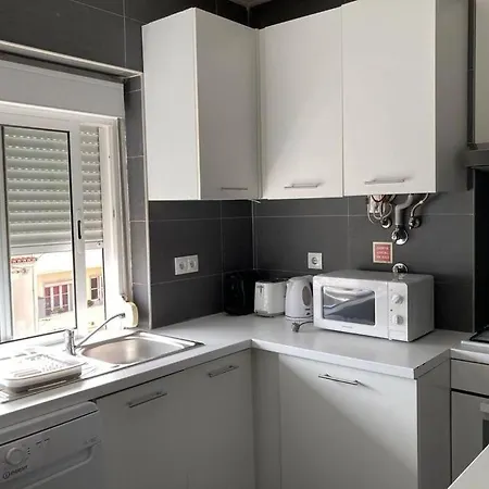 Apartamento Bem Localizado Para Familias & Amigos Lisbon