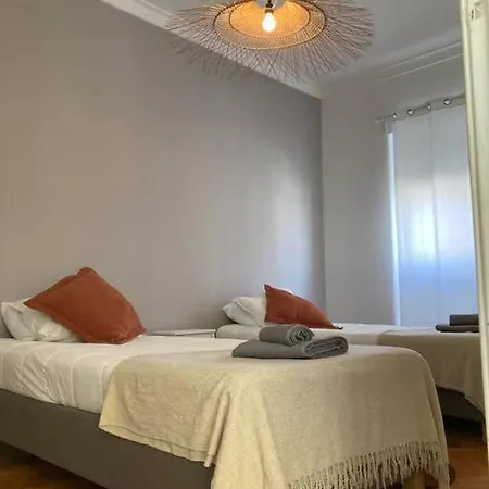 アパート Apartamento Bem Localizado Para Familias & Amigos リスボン